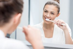 Những sai lầm khi lam sạch răng cần tránh 1