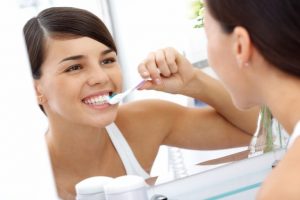 Những sai lầm khi lam sạch răng cần tránh 3